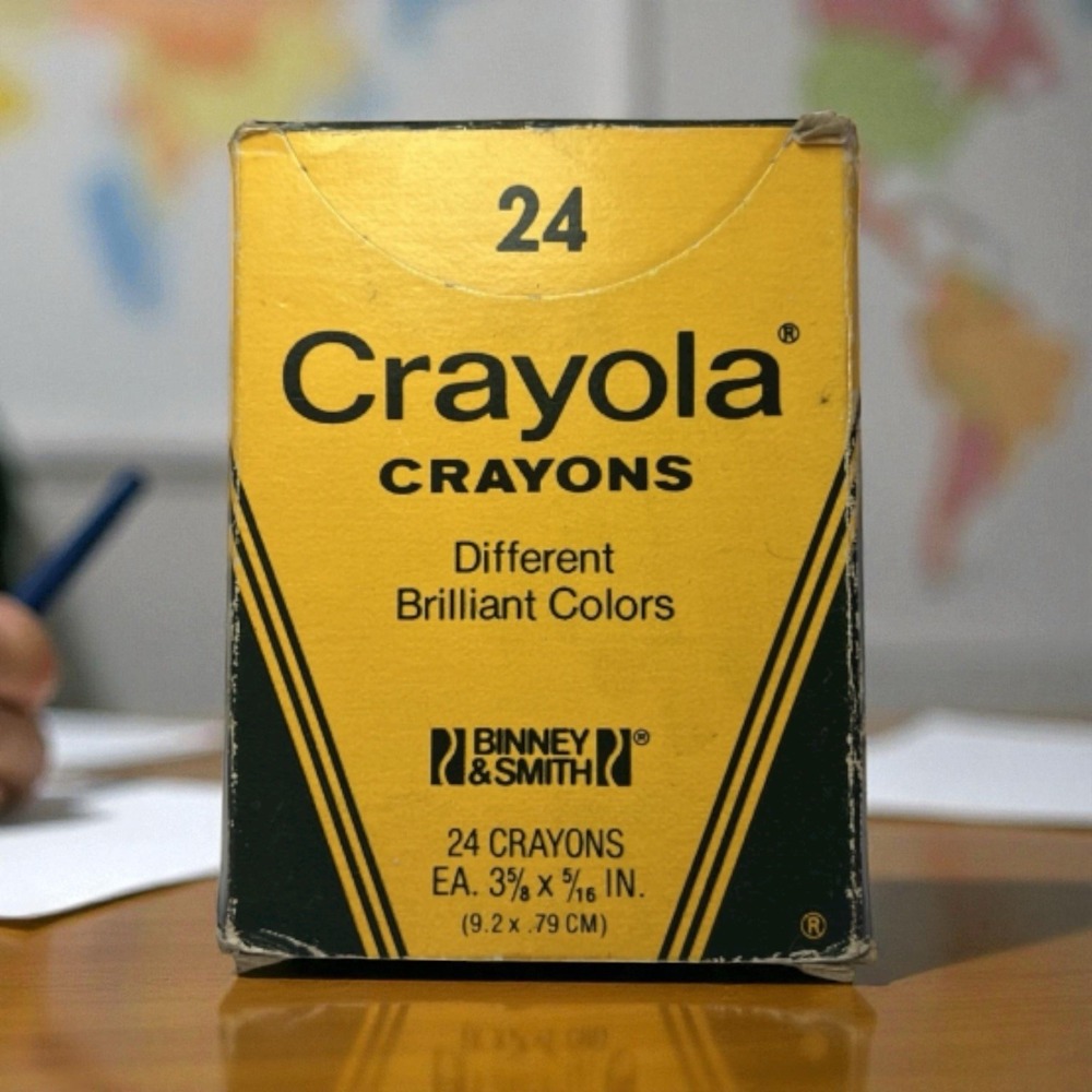 VTG Crayons 24 Count Box Binney & Smith USA Different Brilliant Colors 1970's